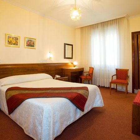 Hotel Castilla Gijon Bagian luar foto