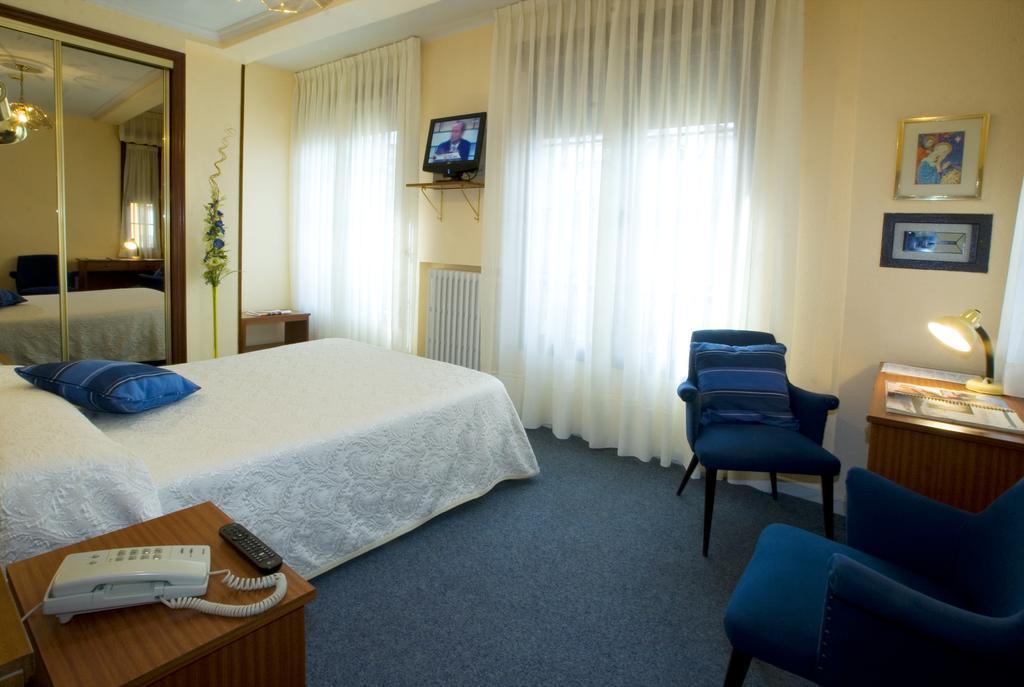 Hotel Castilla Gijon Bagian luar foto