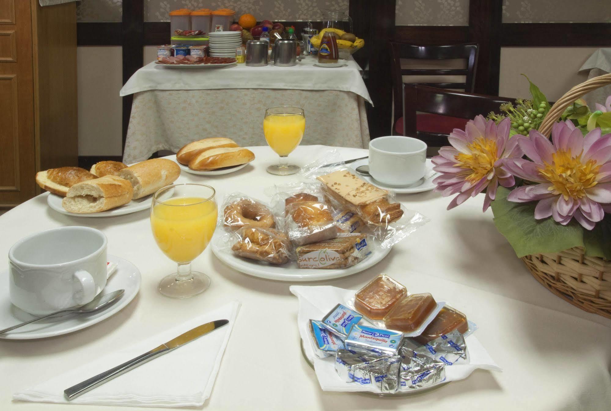 Hotel Castilla Gijon Bagian luar foto