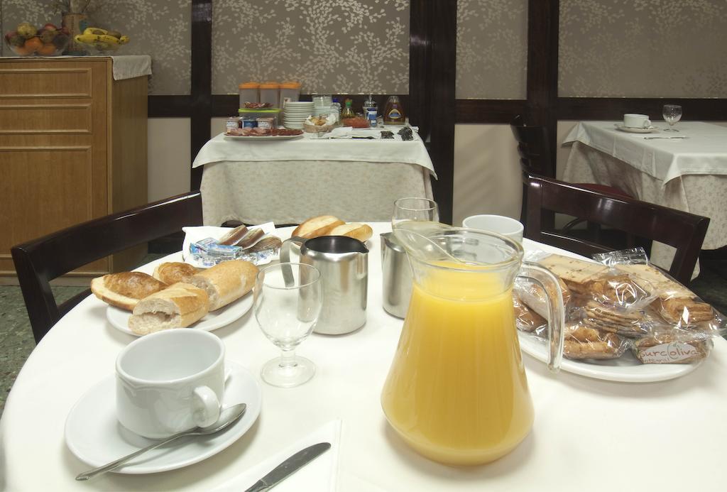 Hotel Castilla Gijon Bagian luar foto